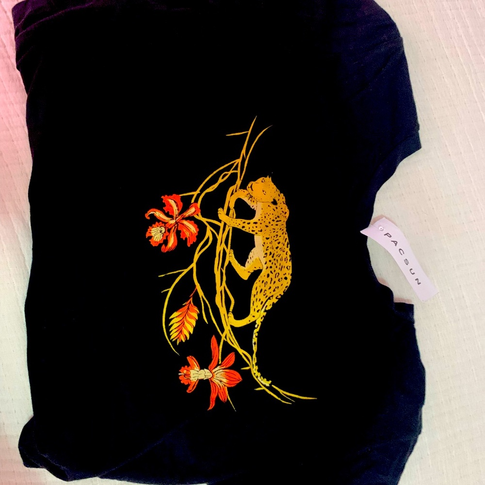 brand new pasha t shirt 🐅